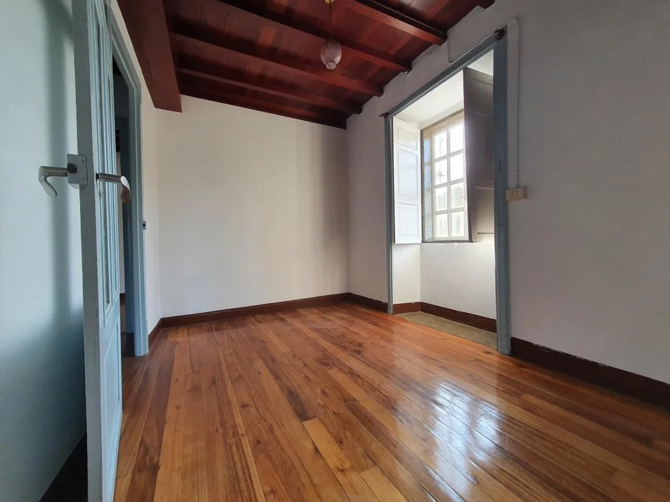 Casa con garaje, bodega y finca en san sadurnino