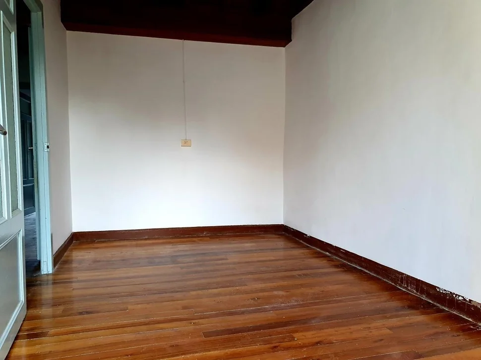 Casa con garaje, bodega y finca en san sadurnino