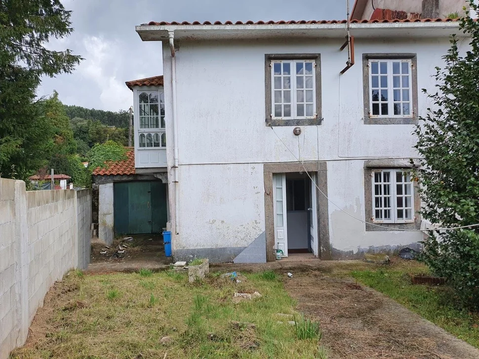 Casa con garaje, bodega y finca en san sadurnino