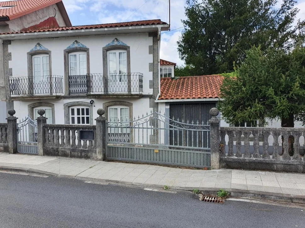 Casa con garaje, bodega y finca en san sadurnino