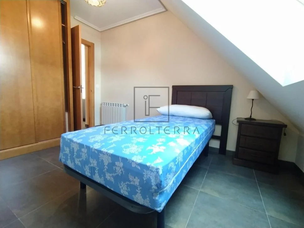 Se alquila piso con terraza en portanova