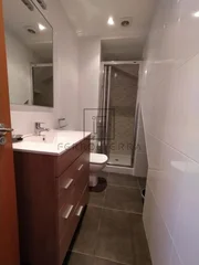 Se alquila piso con terraza en portanova