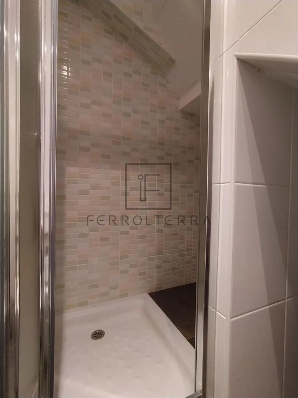 Se alquila piso con terraza en portanova