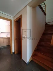 Se alquila piso con terraza en portanova