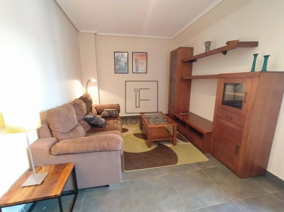 Se alquila piso con terraza en portanova