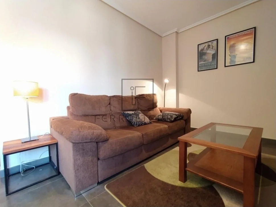 Se alquila piso con terraza en portanova