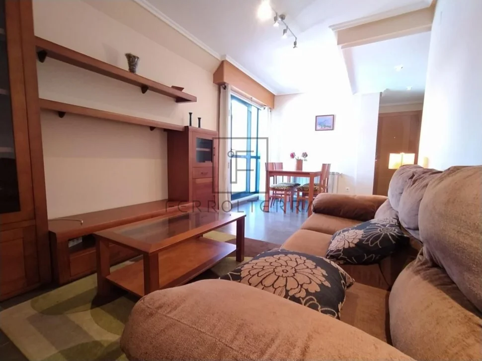 Se alquila piso con terraza en portanova