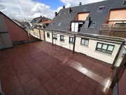 Se alquila piso con terraza en portanova