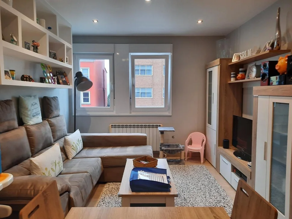 Apartamento totalmentee reformado de 2 dormitorios en catabois, ferrol