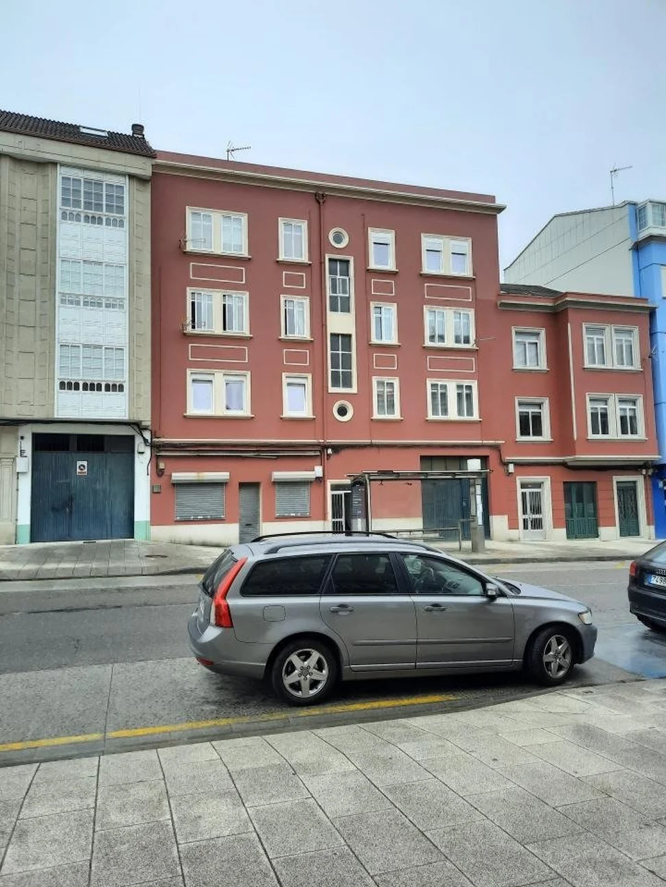 Apartamento totalmentee reformado de 2 dormitorios en catabois, ferrol