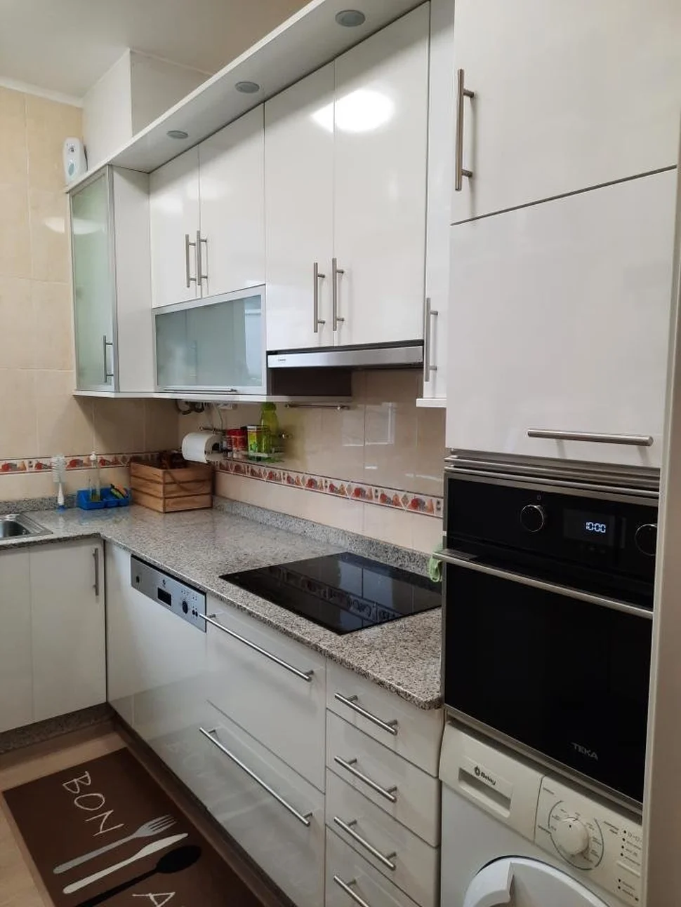 Apartamento totalmentee reformado de 2 dormitorios en catabois, ferrol