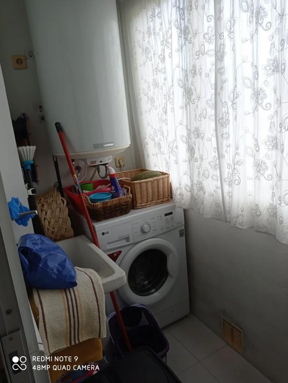 Se vende céntrico piso en fene