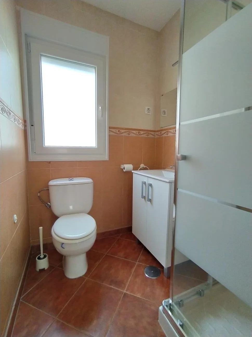 Se vende adosado con terraza y patio ,en ares, ares