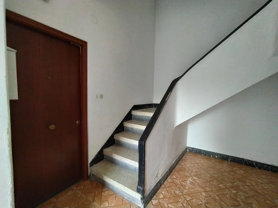 Se vende adosado con terraza y patio ,en ares, ares