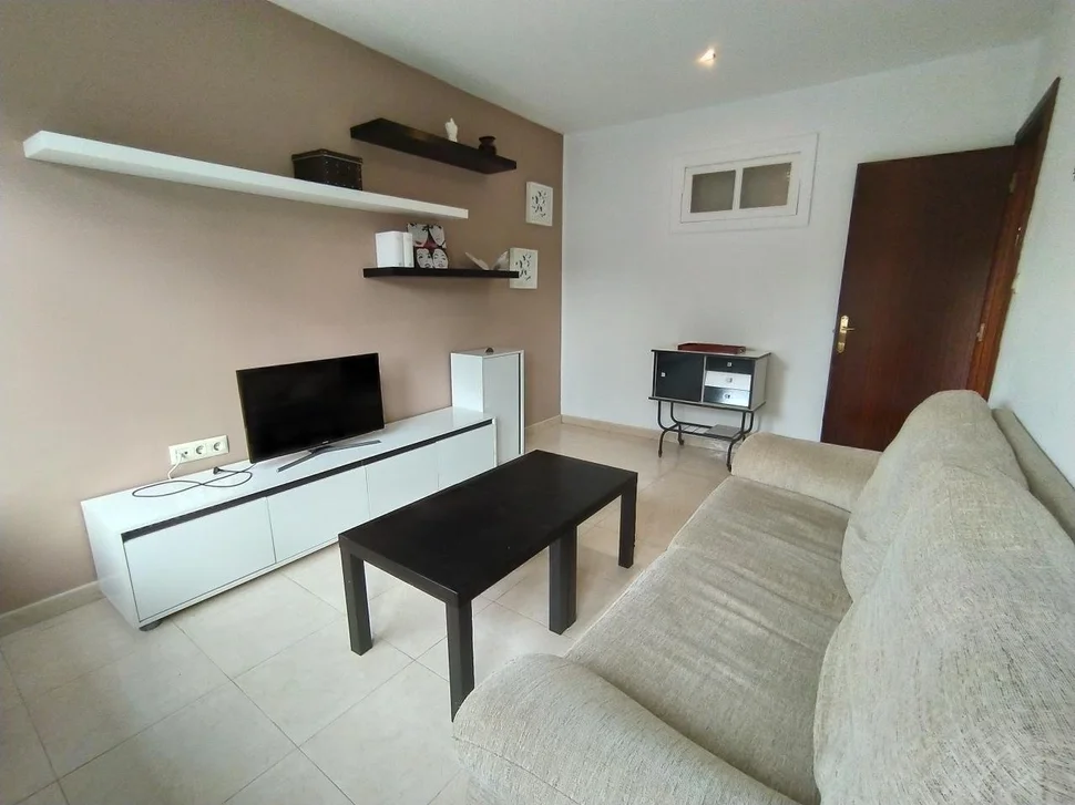 Se vende adosado con terraza y patio ,en ares, ares