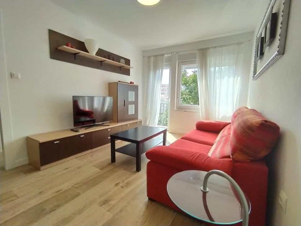 Se vende adosado con terraza y patio ,en ares, ares