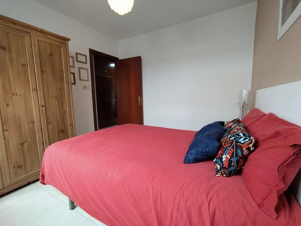 Se vende adosado con terraza y patio ,en ares, ares