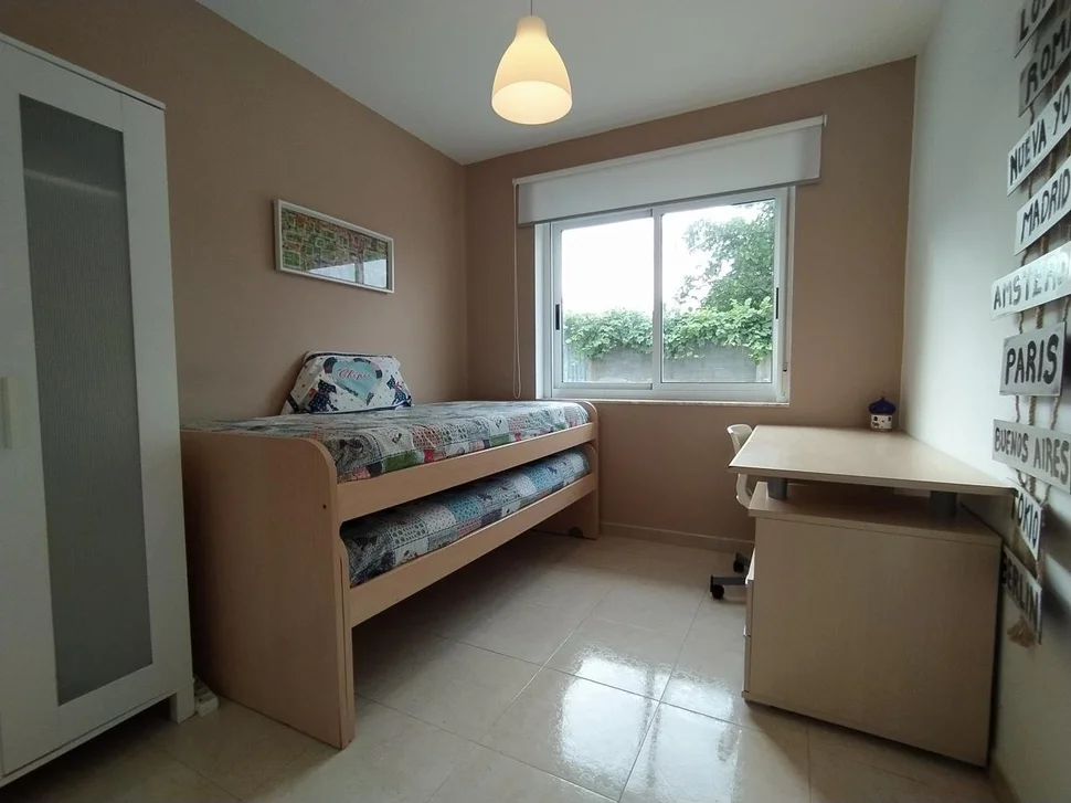 Se vende adosado con terraza y patio ,en ares, ares