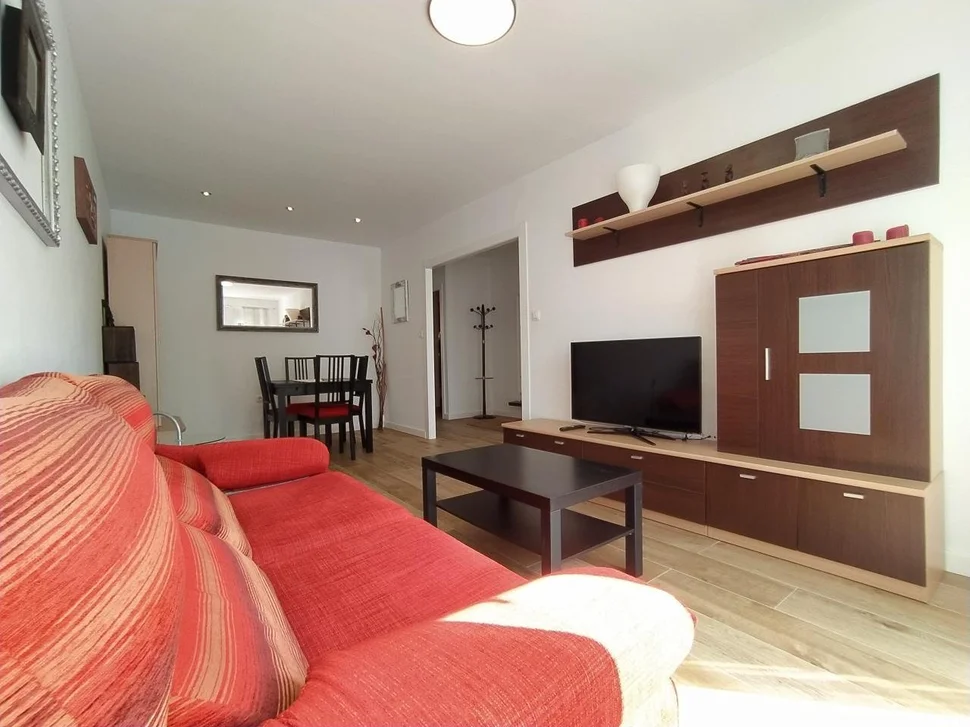 Se vende adosado con terraza y patio ,en ares, ares