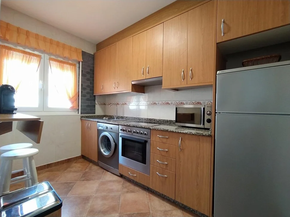 Se vende adosado con terraza y patio ,en ares, ares