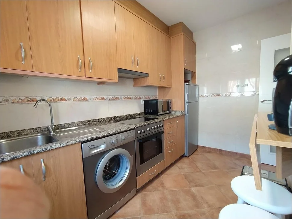 Se vende adosado con terraza y patio ,en ares, ares