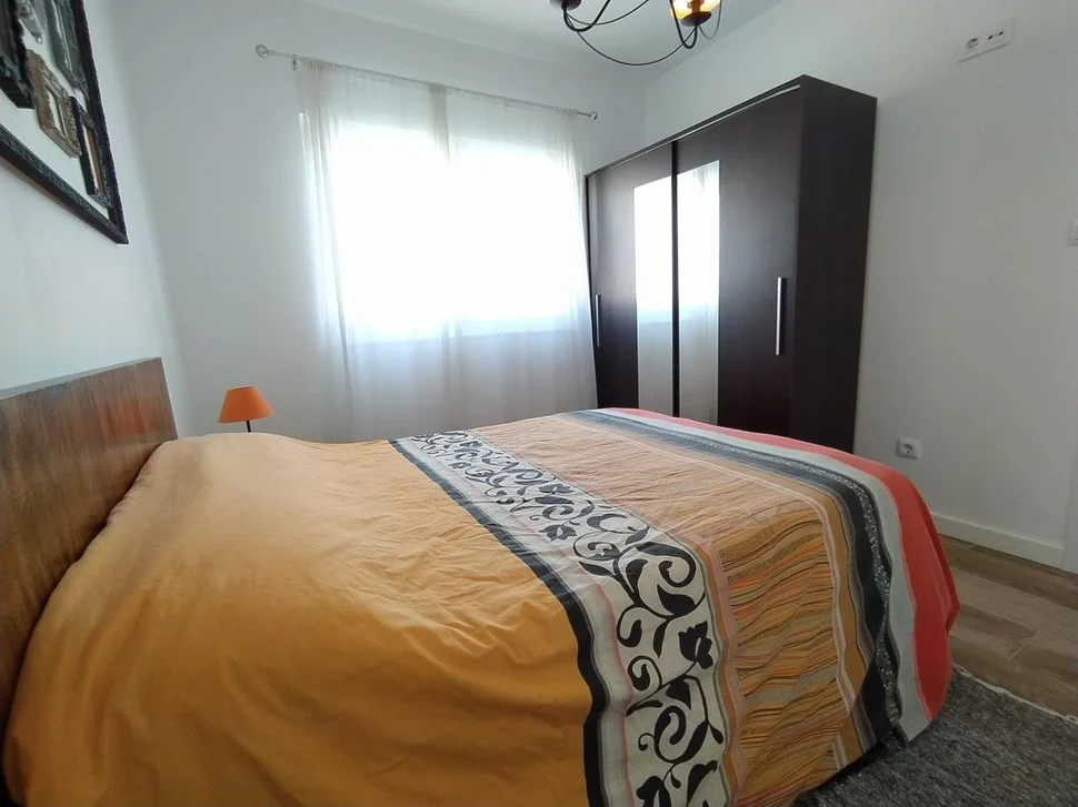 Se vende adosado con terraza y patio ,en ares, ares