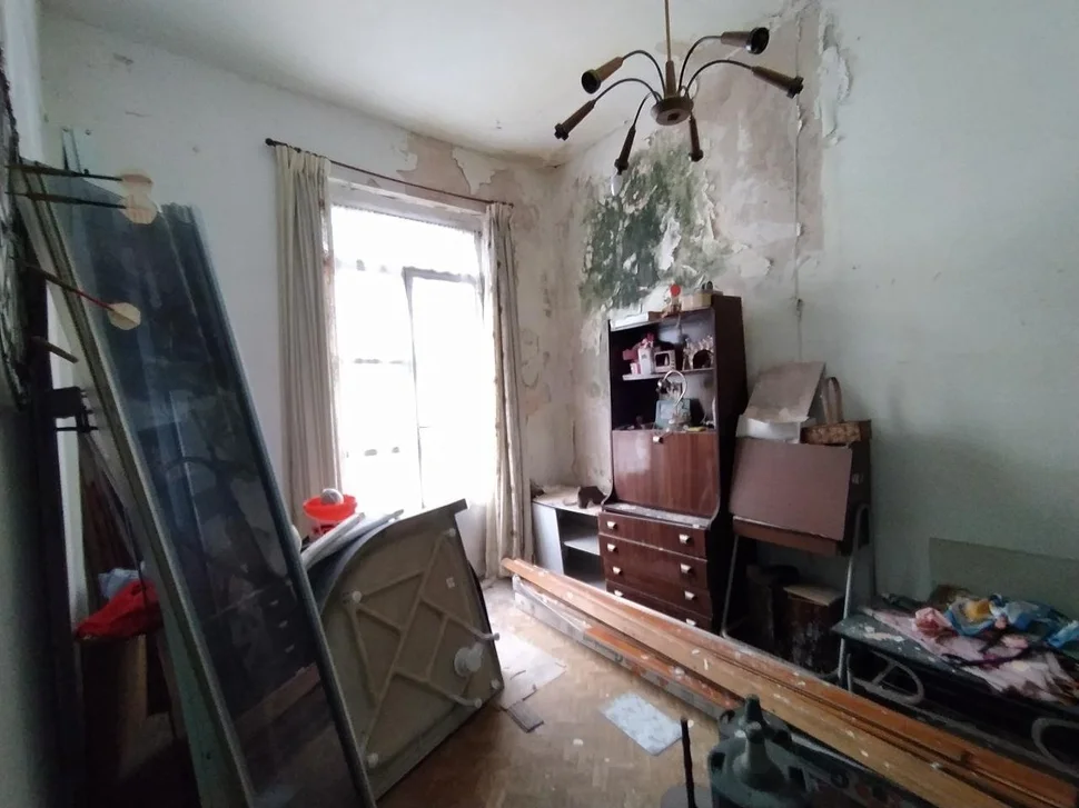 Se vende edificio para reforma integral en el centro con balcones y garajen en canido, ferrol