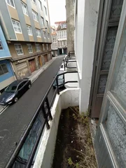 Se vende edificio para reforma integral en el centro con balcones y garajen en canido, ferrol