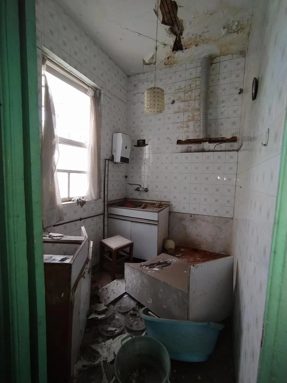 Se vende edificio para reforma integral en el centro con balcones y garajen en canido, ferrol