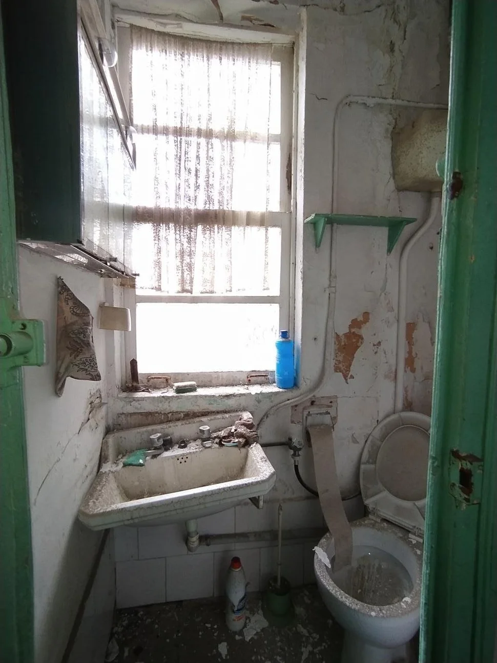 Se vende edificio para reforma integral en el centro con balcones y garajen en canido, ferrol