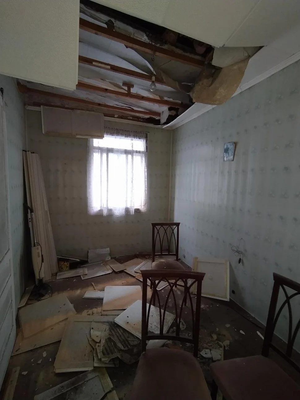 Se vende edificio para reforma integral en el centro con balcones y garajen en canido, ferrol