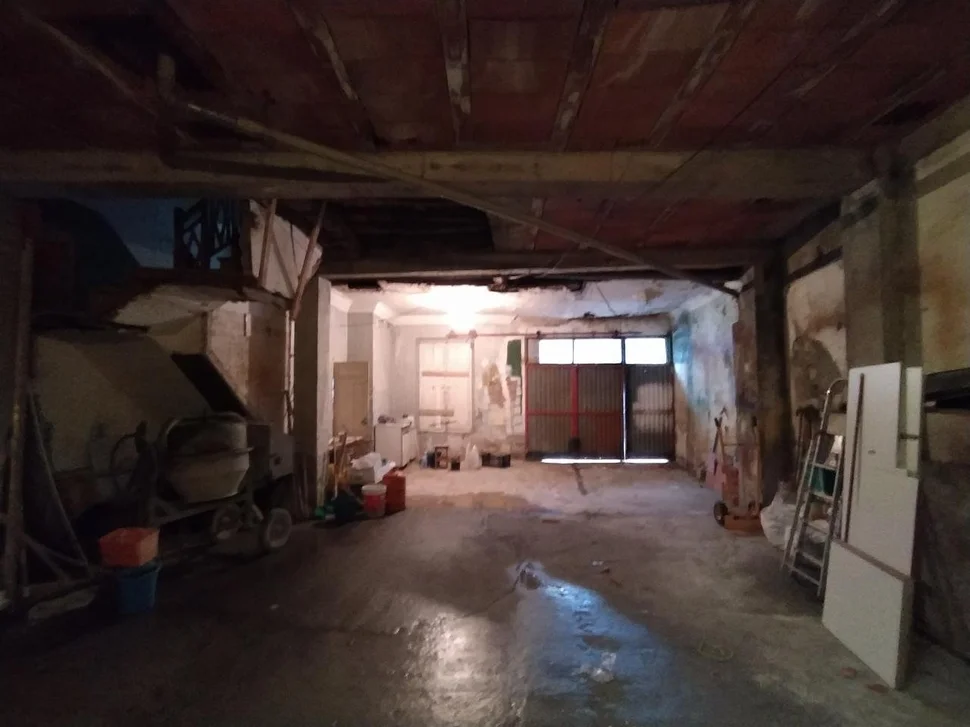 Se vende edificio para reforma integral en el centro con balcones y garajen en canido, ferrol