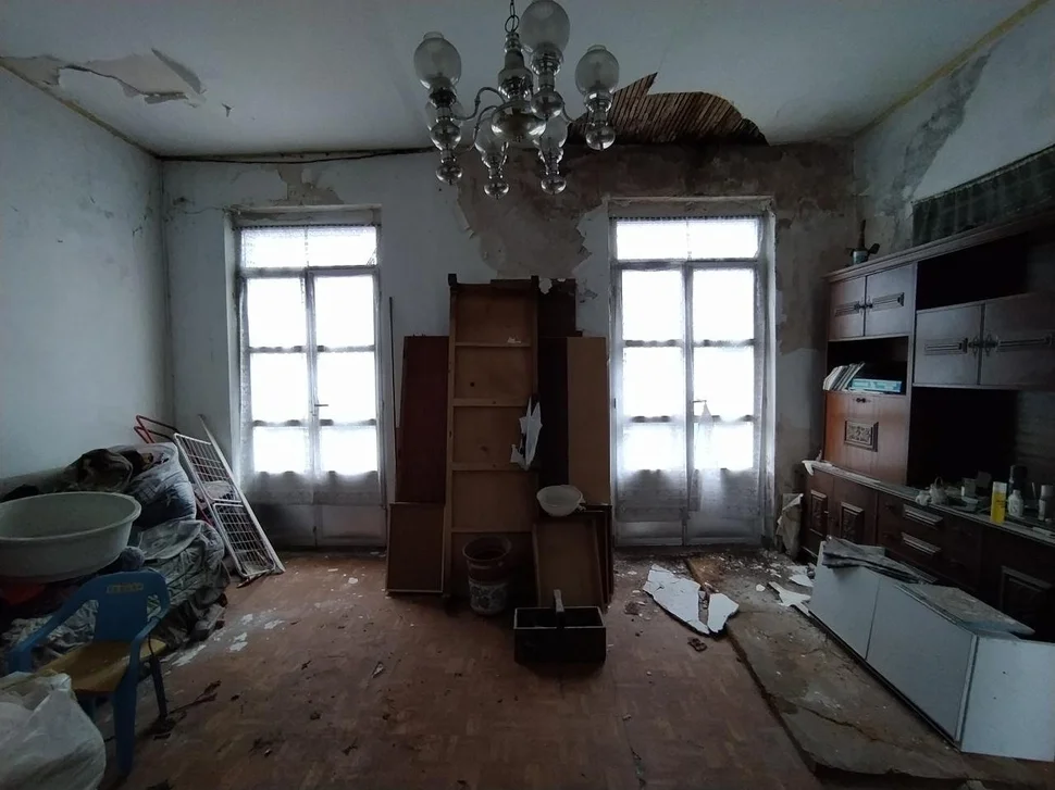 Se vende edificio para reforma integral en el centro con balcones y garajen en canido, ferrol