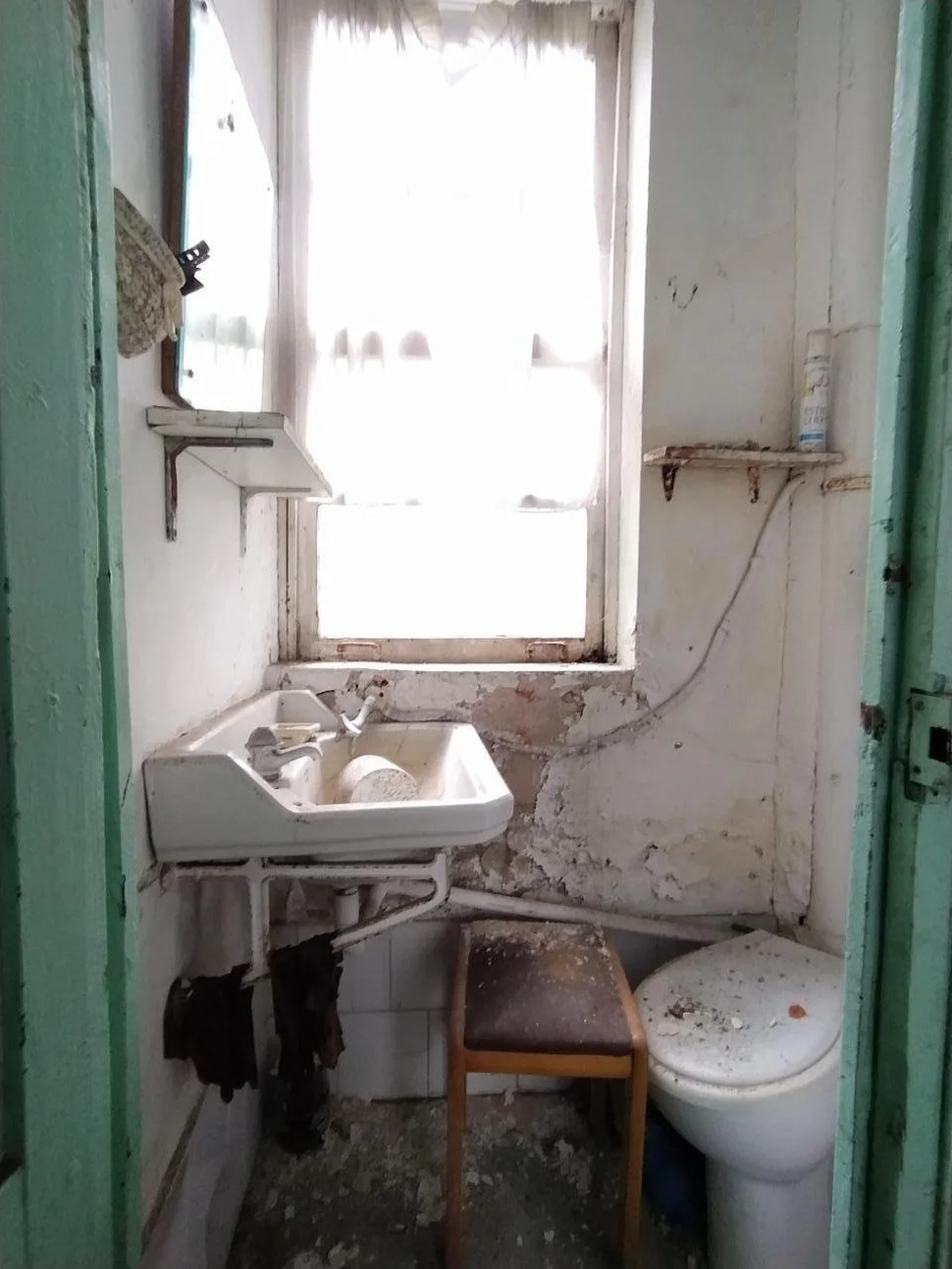 Se vende edificio para reforma integral en el centro con balcones y garajen en canido, ferrol