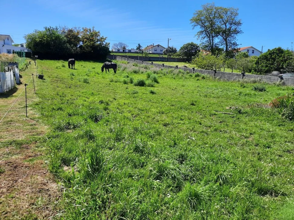Solar edificable en el val, narón