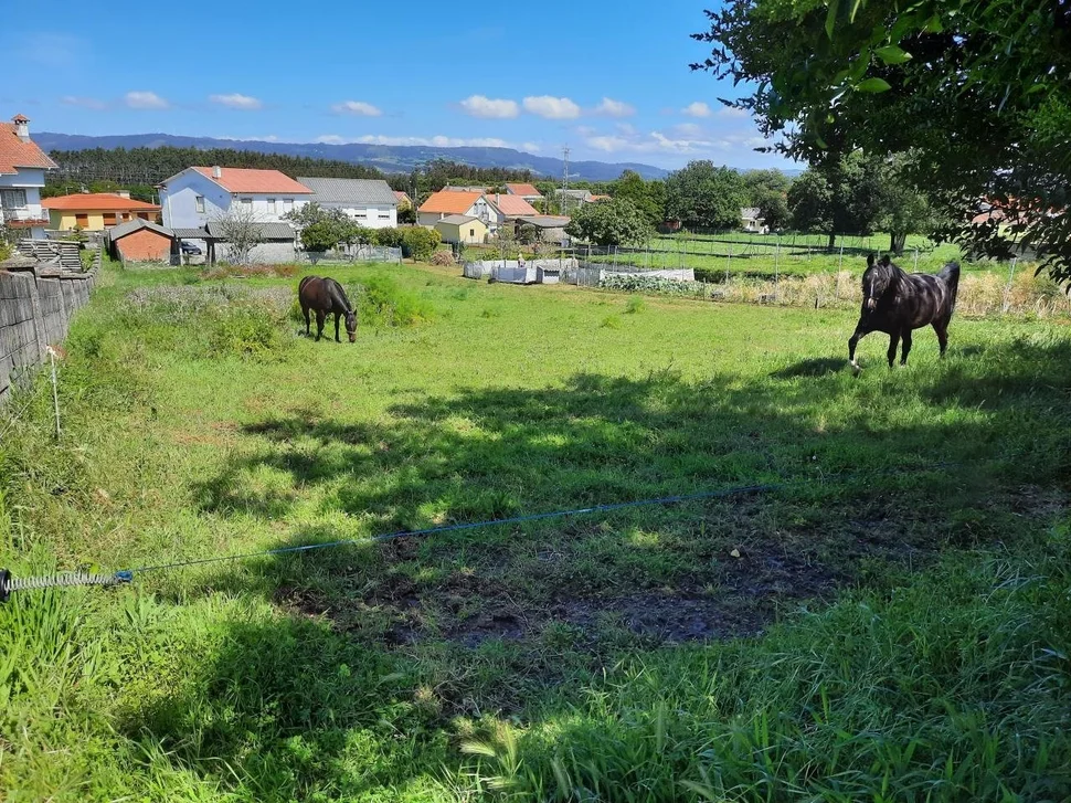 Solar edificable en el val, narón