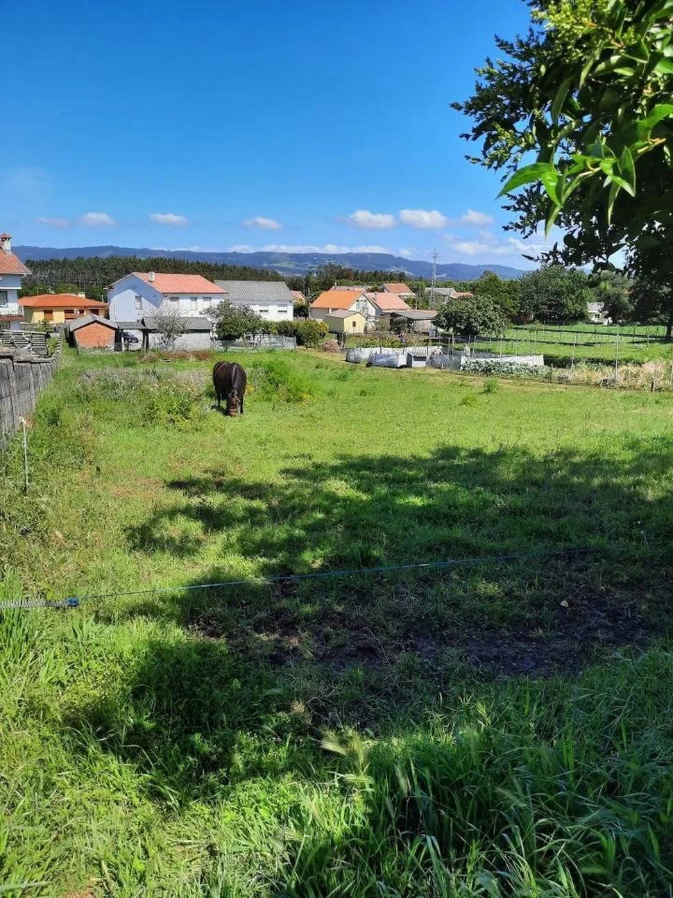 Solar edificable en el val, narón