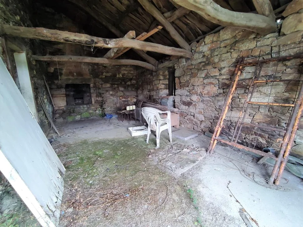 Casa de piedra para rehabilitar en narahío, san sadurniño