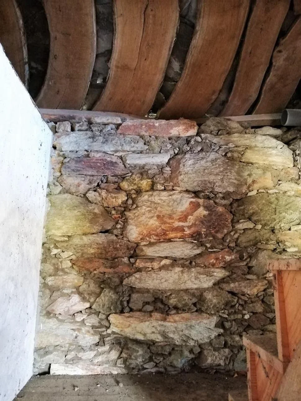 Casa de piedra para rehabilitar en narahío, san sadurniño