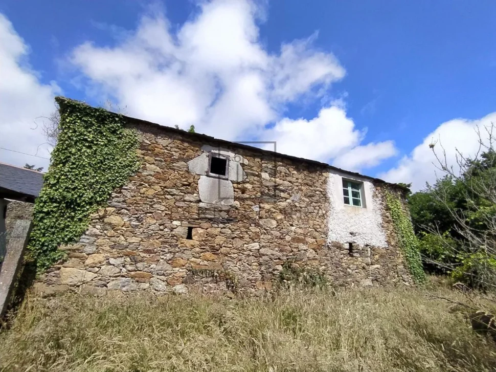 Se vende finca edificable de 944 mts ( somozas)