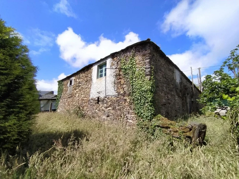 Se vende finca edificable de 944 mts ( somozas)