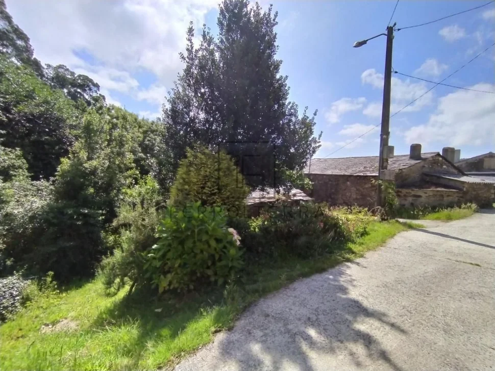 Se vende finca edificable de 944 mts ( somozas)