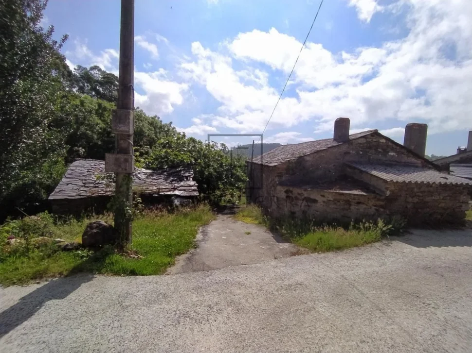 Se vende finca edificable de 944 mts ( somozas)