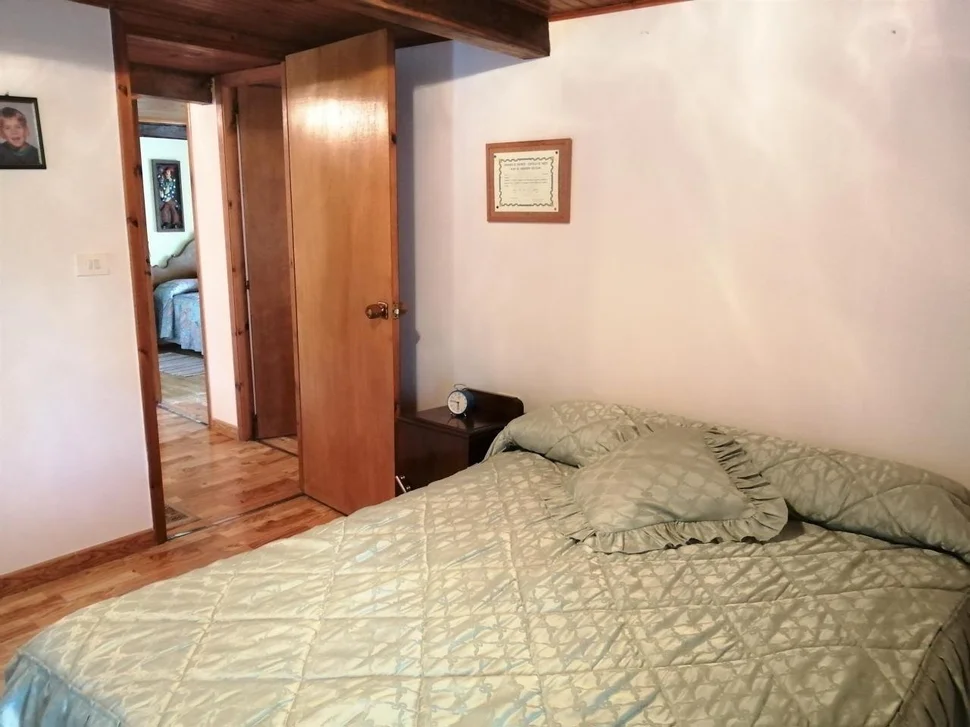 Casa adosada y totalmente amueblada con finca anexada