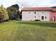 Casa adosada y totalmente amueblada con finca anexada