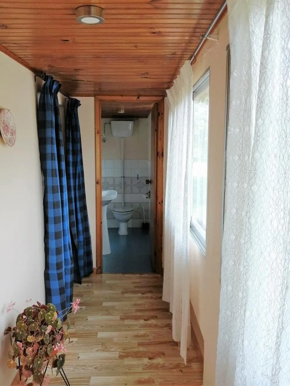 Casa adosada y totalmente amueblada con finca anexada