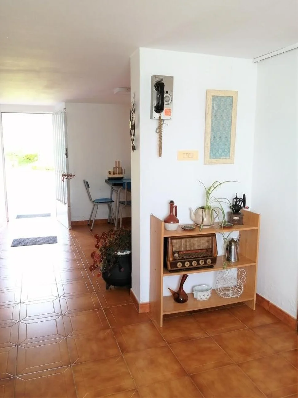 Casa adosada y totalmente amueblada con finca anexada