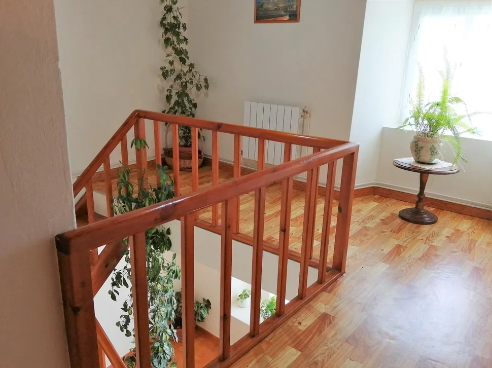 Casa adosada y totalmente amueblada con finca anexada