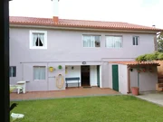 Casa adosada y totalmente amueblada con finca anexada