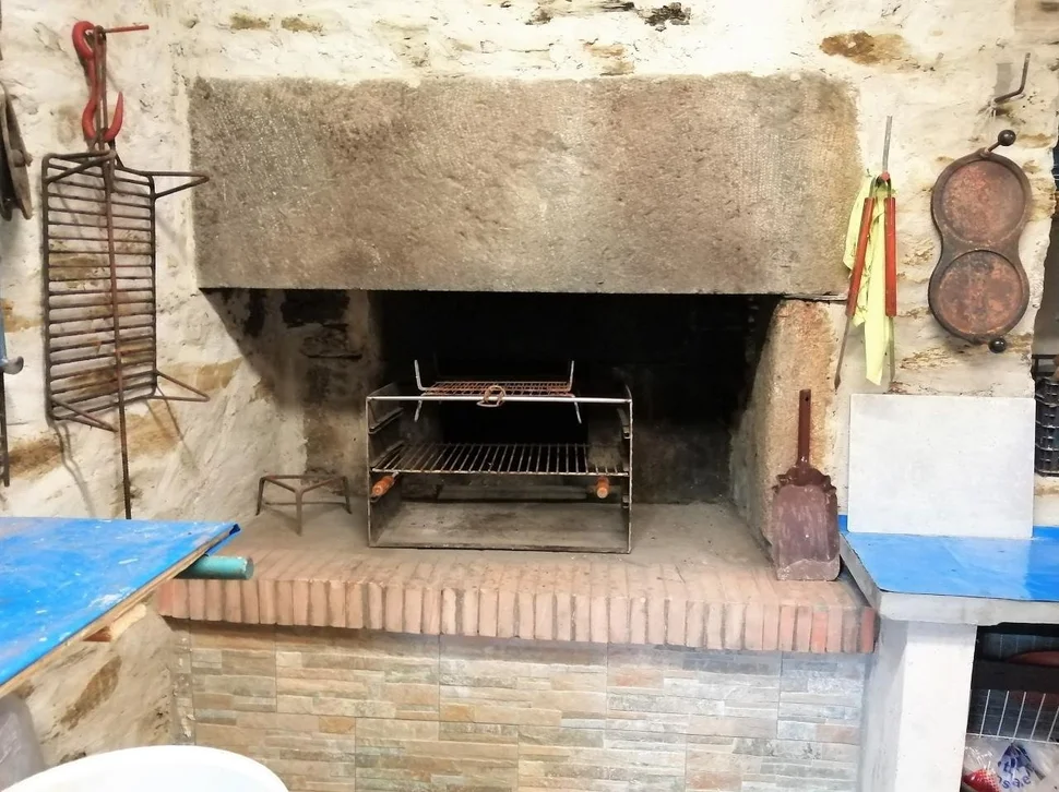 Casa adosada y totalmente amueblada con finca anexada